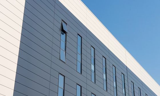 Endüstriyel Çelik Yapısı Depo, Rulo Kapısı ve Yangına Karşı Dayanıklı Kaya Yünü Kaplama Sistemi