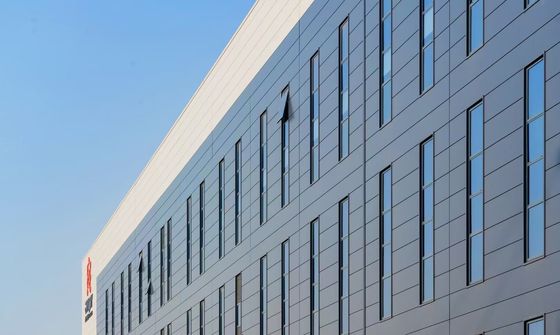 Endüstriyel Çelik Yapısı Depo, Rulo Kapısı ve Yangına Karşı Dayanıklı Kaya Yünü Kaplama Sistemi